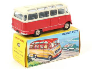 Lot 246 - DINKY TOYS (FRANCE) (1)