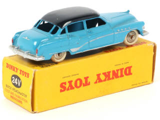 Lot 223 - DINKY TOYS (FRANCE) (1)