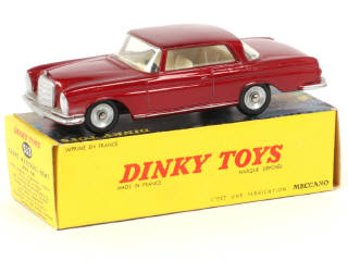 Lot 307 - DINKY TOYS (FRANCE) (1)
