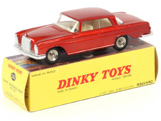 Lot 303 - DINKY TOYS (FRANCE) (1)
