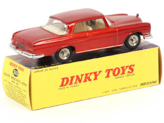 Lot 303 - DINKY TOYS (FRANCE) (1)