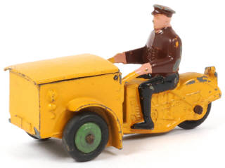 Lot 162 - DINKY TOYS (FRANCE) (1)