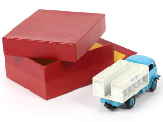 Lot 460 - DINKY TOYS (FRANCE) (1)