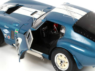 Lot 33 - EXOTO (USA) (1)