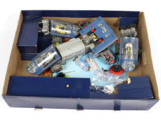 Lot 28 - DIVERS (3)