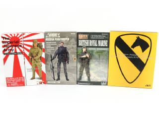 Lot 132 - DIVERS (4)