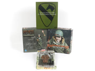 Lot 129 - DIVERS (4)