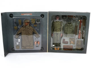 Lot 129 - DIVERS (4)