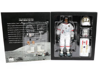 Lot 127 - DIVERS (3)