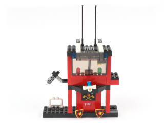 Lot 32 - LEGO (DANEMARK) (4)