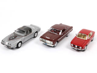 Lot 61 - ROAD SIGNATURE (CHINE) (3)