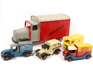 Lot 102 - DIVERS (4)