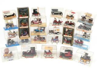 Lot 235 - DIVERS (29)
