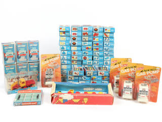 Lot 239 - DIVERS (80)
