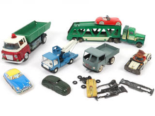 Lot 106 - DIVERS (7)