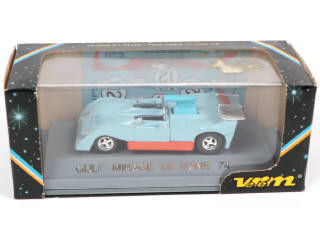 Lot 225 - DIVERS (17)