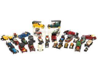 Lot 182 - DIVERS (32)