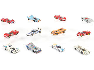 Lot 136 - DIVERS (12)