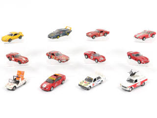Lot 126 - DIVERS (12)