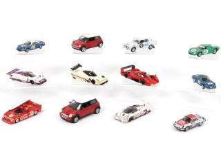 Lot 129 - DIVERS (12)
