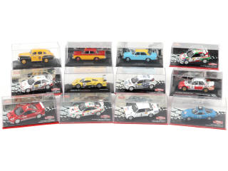 Lot 209 - DIVERS (12)