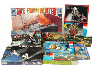 Lot 56 - REVELL (USA) (11)
