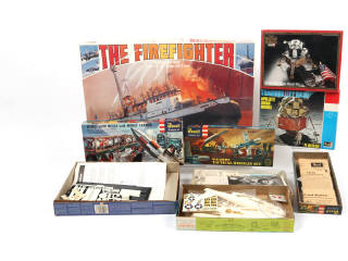 Lot 56 - REVELL (USA) (11)