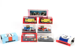 Lot 131 - DIVERS (7)