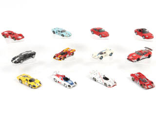 Lot 76 - DIVERS (12)