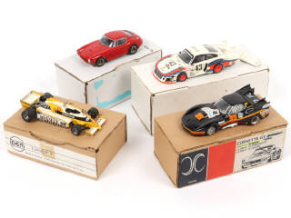Lot 47 - DIVERS (4)