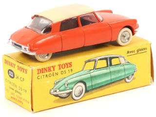 Lot 162 - DINKY TOYS (FRANCE) (1)