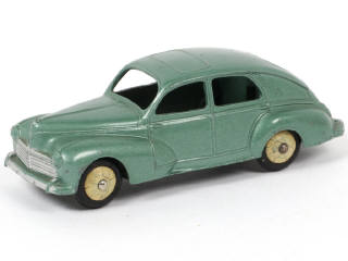 Lot 142 - DINKY TOYS (FRANCE) (1)