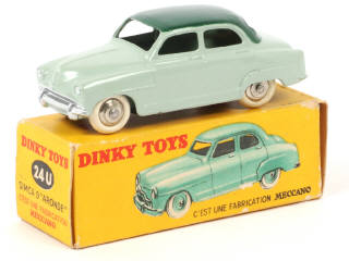 Lot 223 - DINKY TOYS (FRANCE) (1)