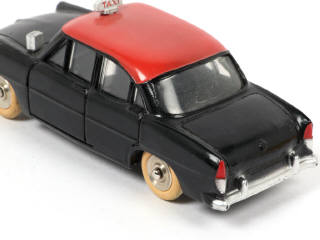 Lot 245 - DINKY TOYS (FRANCE) (1)