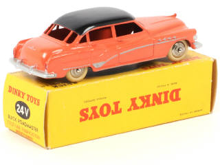 Lot 227 - DINKY TOYS (FRANCE) (1)
