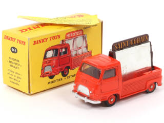 Lot 329 - DINKY TOYS (FRANCE) (1)