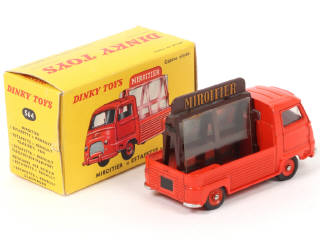 Lot 329 - DINKY TOYS (FRANCE) (1)