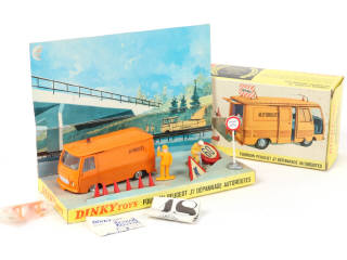 Lot 320 - DINKY TOYS (FRANCE) (1)