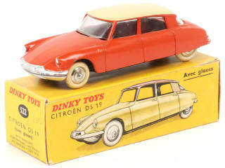 Lot 160 - DINKY TOYS (FRANCE) (1)