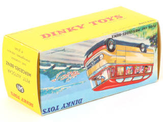 Lot 121 - DINKY TOYS (FRANCE) (1)