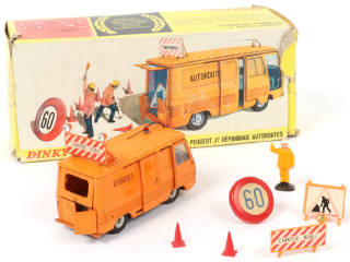 Lot 319 - DINKY TOYS (FRANCE) (1)