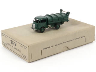 Lot 294 - DINKY TOYS (FRANCE) (2)