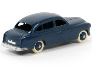 Lot 121 - DINKY TOYS (FRANCE) (1)