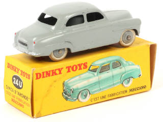 Lot 133 - DINKY TOYS (FRANCE) (1)