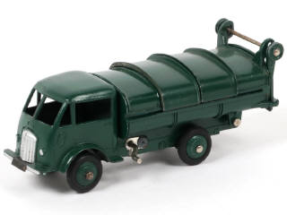 Lot 176 - DINKY TOYS (FRANCE) (1)