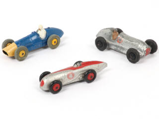 Lot 96 - DINKY TOYS (GB) (3)
