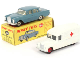 Lot 92 - DINKY TOYS (GB) (2)