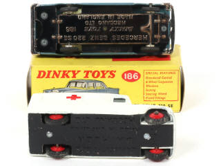 Lot 92 - DINKY TOYS (GB) (2)