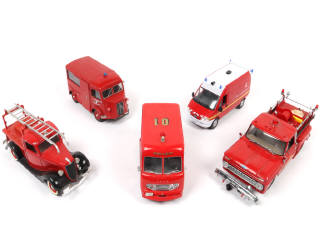 Lot 27 - DIVERS (5)