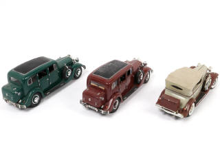 Lot 22 - DIVERS (3)